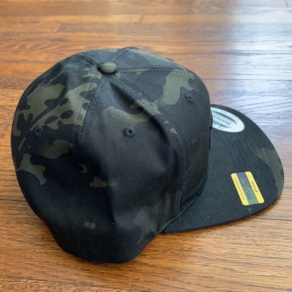 Men’s Green Camo Snapback Baseball Cap - Picture 2 of 5